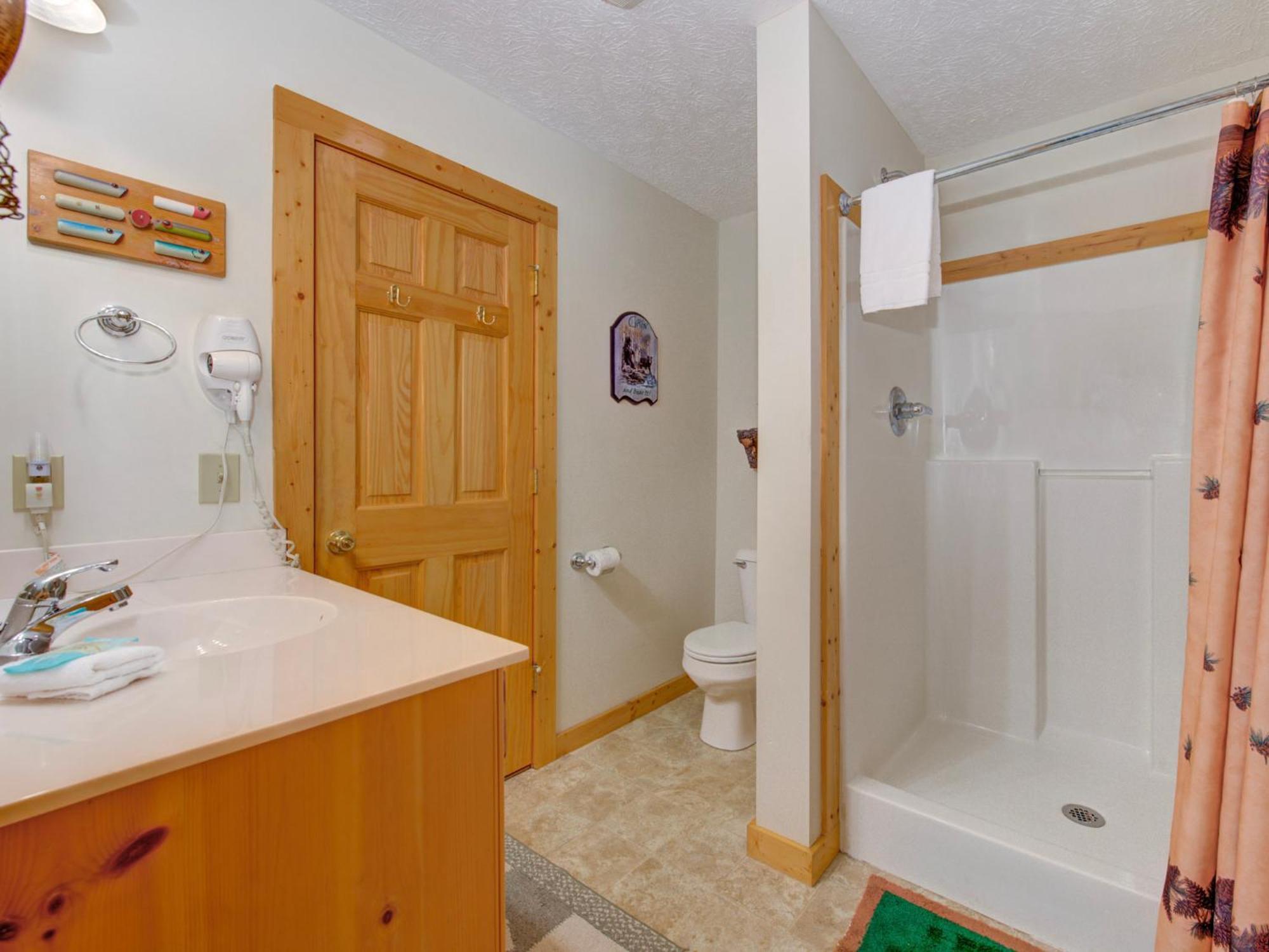 Komfy Kozy, 3 Bedrooms, Sleeps 10, Views, Game Room, Pool Access, WiFi Gatlinburg Buitenkant foto