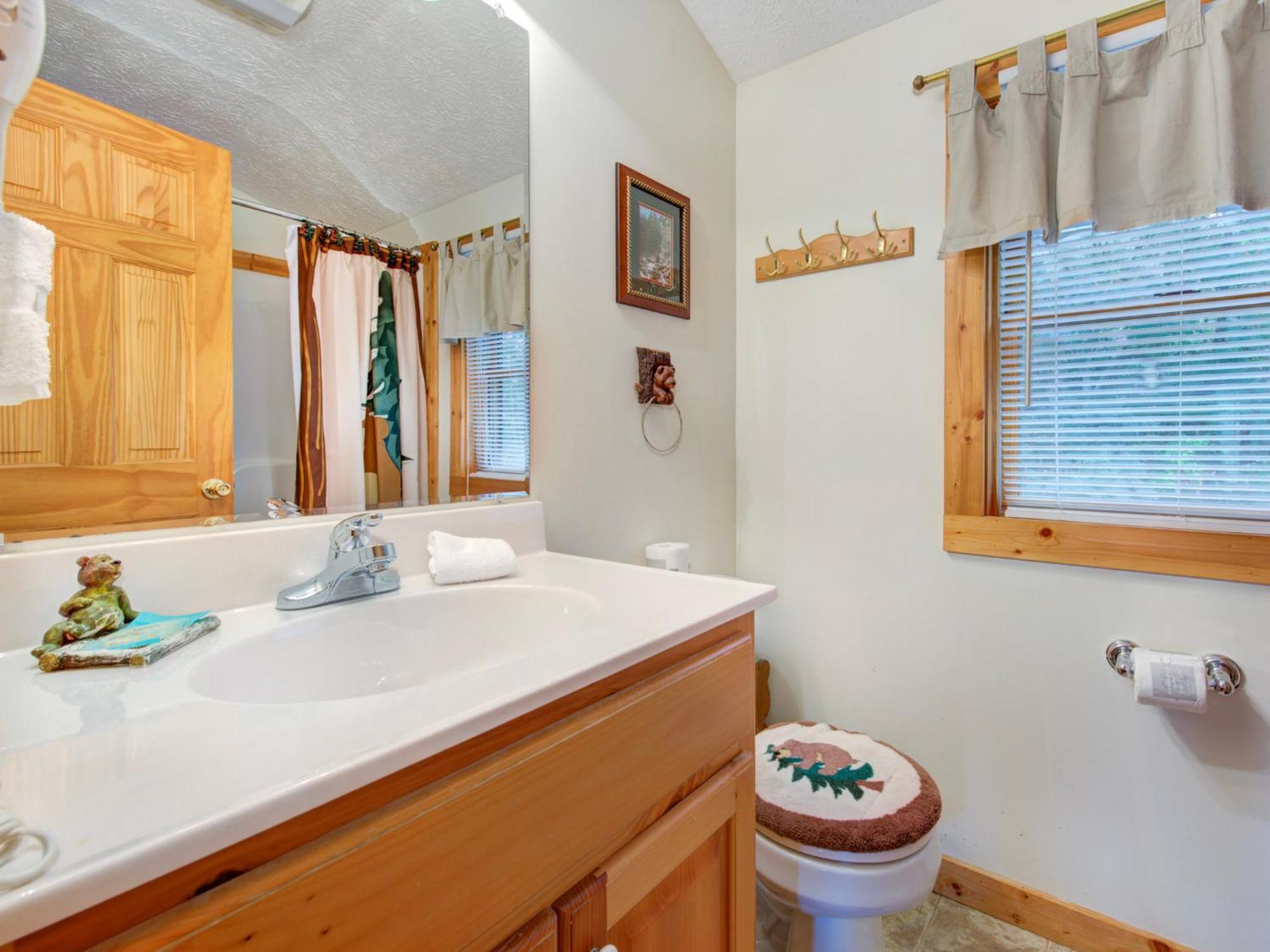 Komfy Kozy, 3 Bedrooms, Sleeps 10, Views, Game Room, Pool Access, WiFi Gatlinburg Buitenkant foto