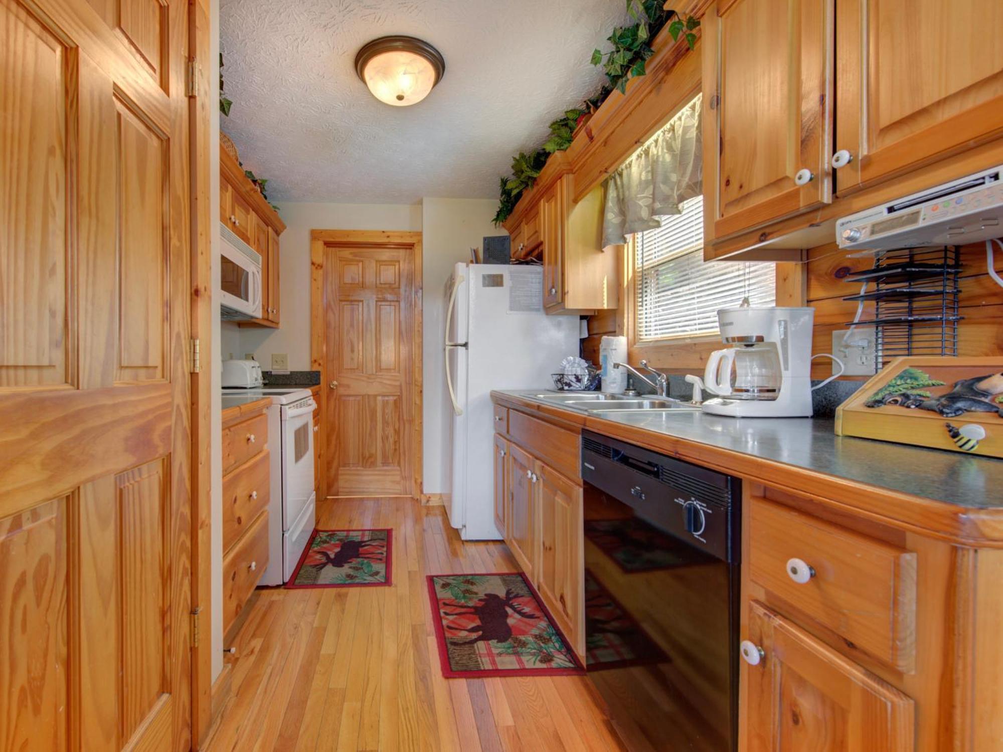 Komfy Kozy, 3 Bedrooms, Sleeps 10, Views, Game Room, Pool Access, WiFi Gatlinburg Buitenkant foto