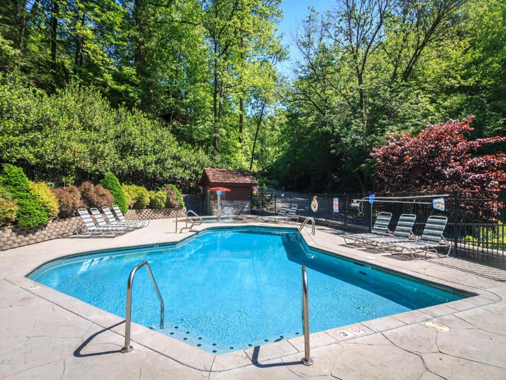 Komfy Kozy, 3 Bedrooms, Sleeps 10, Views, Game Room, Pool Access, WiFi Gatlinburg Buitenkant foto