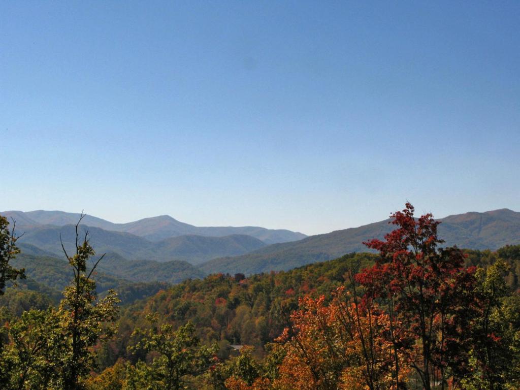 Komfy Kozy, 3 Bedrooms, Sleeps 10, Views, Game Room, Pool Access, WiFi Gatlinburg Buitenkant foto